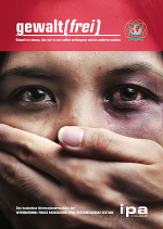 Nahaufnahme von Person mit Hämatomen im Gesicht, Ausdruck von Angst und Schutz. Informationsbroschüre zum Thema Gewalt.